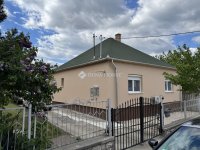 Eladó családi ház, Komáromban 85 M Ft, 3 szobás