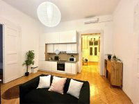 Eladó téglalakás, VI. kerületben 150 M Ft, 4 szobás