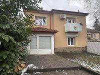 Kiadó üzlethelyiség, II. kerületben, Hidegkúti úton, 4 szobás