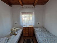 Eladó családi ház, Abaligeten 44.9 M Ft, 5 szobás
