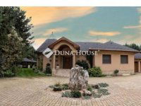 Eladó családi ház, Kecskeméten 400 M Ft, 10 szobás