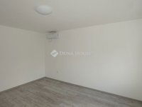 Eladó üzlethelyiség, Zalaszentivánon 130 M Ft, 2 szobás