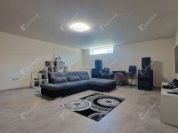 Eladó családi ház, Komáromban 680 M Ft, 7 szobás