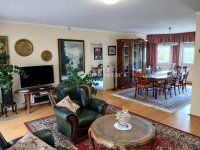 Eladó családi ház, Esztergomban 217.385 M Ft, 8 szobás