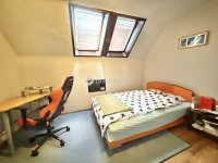 Eladó családi ház, Pécsett 109.9 M Ft, 10 szobás
