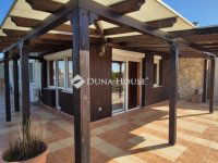 Eladó téglalakás, X. kerületben 157 M Ft, 3 szobás