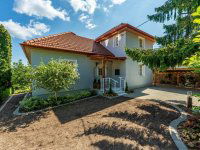 Eladó családi ház, III. kerületben 299 M Ft, 5 szobás