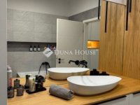 Eladó téglalakás, Pécsett 175 M Ft, 4 szobás