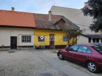 Eladó téglalakás