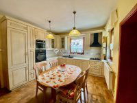 Eladó családi ház, Pécsett 250 M Ft, 9 szobás