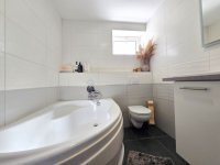 Eladó családi ház, Pécsett 129.9 M Ft, 6 szobás