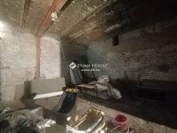 Eladó üzlethelyiség