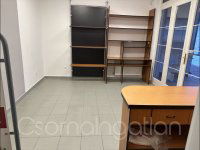 Kiadó üzlethelyiség, Csornán 80 E Ft / hó