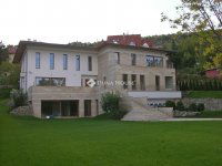 Eladó családi ház, III. kerületben 806.25 M Ft, 7 szobás