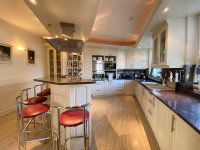 Eladó családi ház, XXI. kerületben 562.5 M Ft, 9 szobás