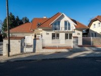 Eladó családi ház, Budaörsön 350 M Ft, 10 szobás
