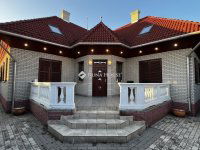 Eladó családi ház, Dunaújvárosban 119.9 M Ft, 7 szobás