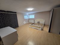 Eladó családi ház, Székesfehérvárott 299.991 M Ft, 9 szobás