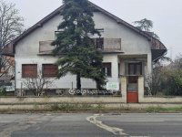 Eladó családi ház, Baján 79.9 M Ft, 6+2 szobás