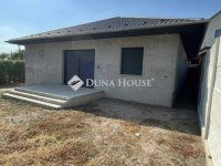 Eladó ikerház, Dunavarsányban 119.9 M Ft, 4 szobás