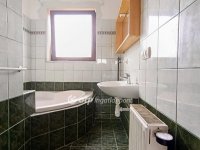 Eladó családi ház, Gödöllőn 159 M Ft, 9+1 szobás
