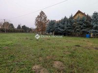 Eladó telek
