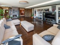 Eladó családi ház, Pécsett 460 M Ft, 8 szobás