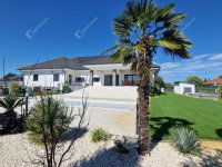 Eladó családi ház, Komáromban 450 M Ft, 7 szobás