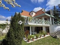 Eladó családi ház, Pécsett 184.99 M Ft, 6 szobás