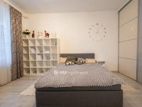 Eladó téglalakás, VI. kerületben 400 M Ft, 6 szobás