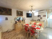 Eladó családi ház, Esztergomban 60 M Ft, 3 szobás