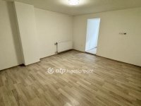 Eladó téglalakás, Pápán 51.9 M Ft, 1+1 szobás