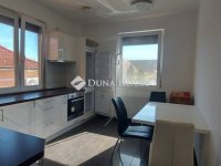 Kiadó téglalakás, albérlet, Pécsett 180 E Ft / hó, 3 szobás