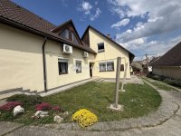 Eladó családi ház, Pécsett 129 M Ft, 10 szobás