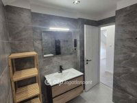 Eladó téglalakás, Pécsett 54.9 M Ft, 2+1 szobás