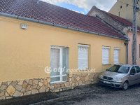 Eladó családi ház, Pécsett 79 M Ft, 3+1 szobás