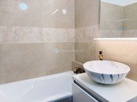 Eladó panellakás, Pécsett 53.9 M Ft, 3 szobás