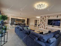 Eladó családi ház, Komáromban 680 M Ft, 7 szobás