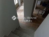 Eladó családi ház, Pécsett 120 M Ft, 6 szobás