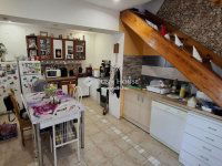 Eladó családi ház, Felsőpakonyban 114.9 M Ft, 9 szobás