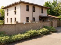 Eladó családi ház, Pécsett 200 M Ft, 5 szobás