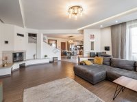 Eladó családi ház, Kecskeméten 330 M Ft, 5 szobás