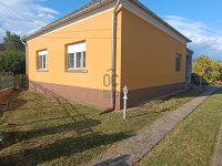 Eladó családi ház, Tótszentmártonon 26.9 M Ft, 7 szobás
