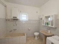 Eladó családi ház, Vecsésen 88 M Ft, 5 szobás