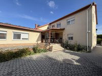 Eladó családi ház, Székesfehérvárott 189 M Ft, 6+1 szobás