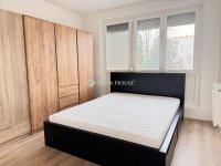 Eladó panellakás, Pécsett 51.9 M Ft, 3 szobás