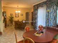 Eladó családi ház, Vácon 275 M Ft, 8 szobás