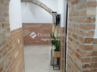Eladó téglalakás