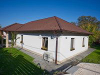 Eladó családi ház, Budakalászon 299 M Ft, 4 szobás