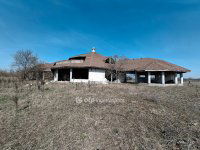 Eladó családi ház, Cegléden 64.9 M Ft, 8 szobás